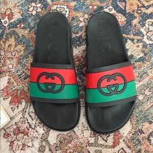 Gucci Black Slides with Red and Green Accents 🇮🇹 ✨GUCCI✨ 🇮🇹